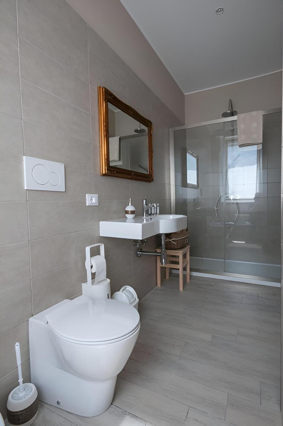 Alla Scaletta - Stanze Con Bagno Privato E Wifi A Pochi Passi Dal Duomo Mirandola Εξωτερικό φωτογραφία