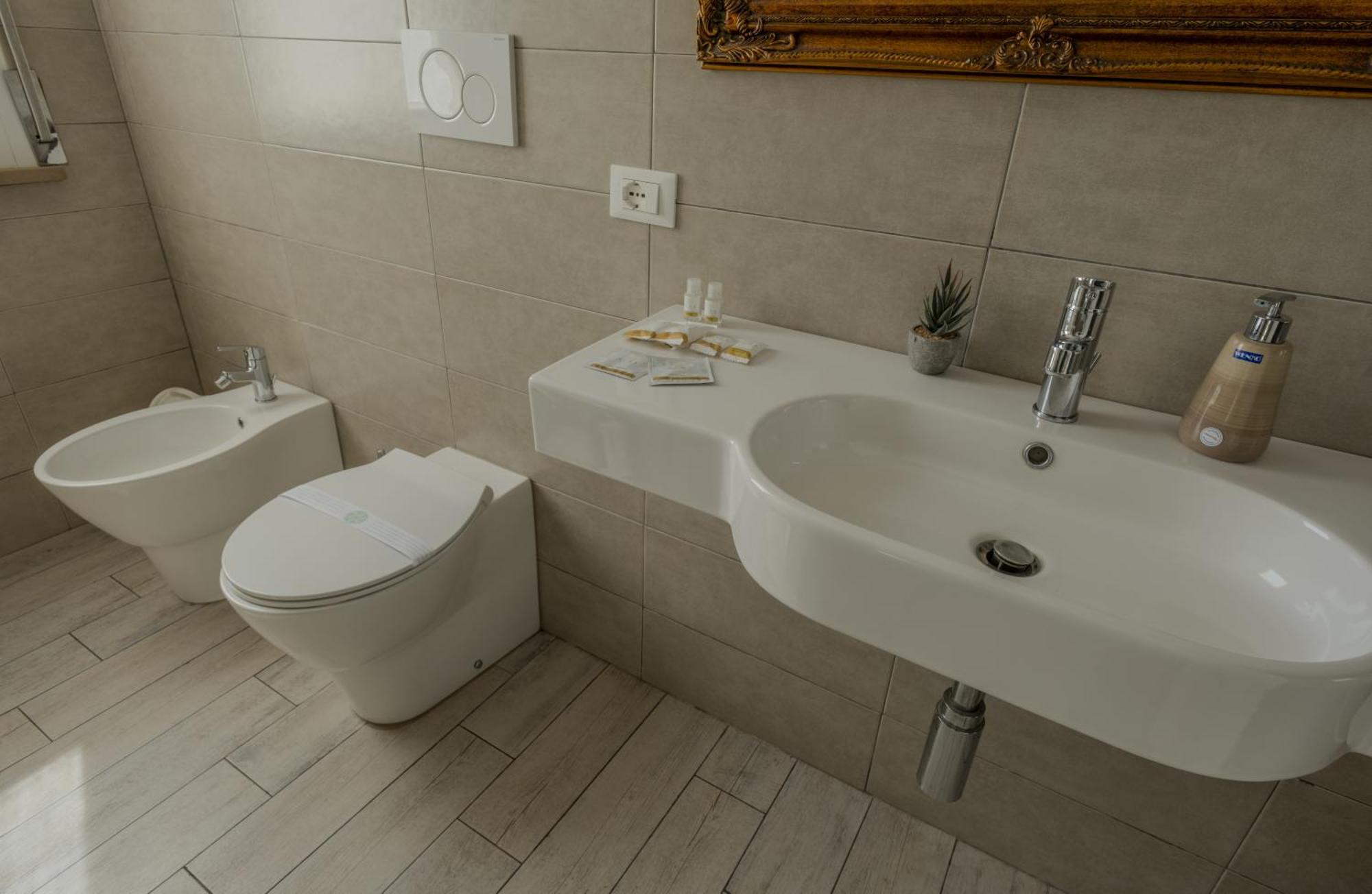 Alla Scaletta - Stanze Con Bagno Privato E Wifi A Pochi Passi Dal Duomo Mirandola Εξωτερικό φωτογραφία